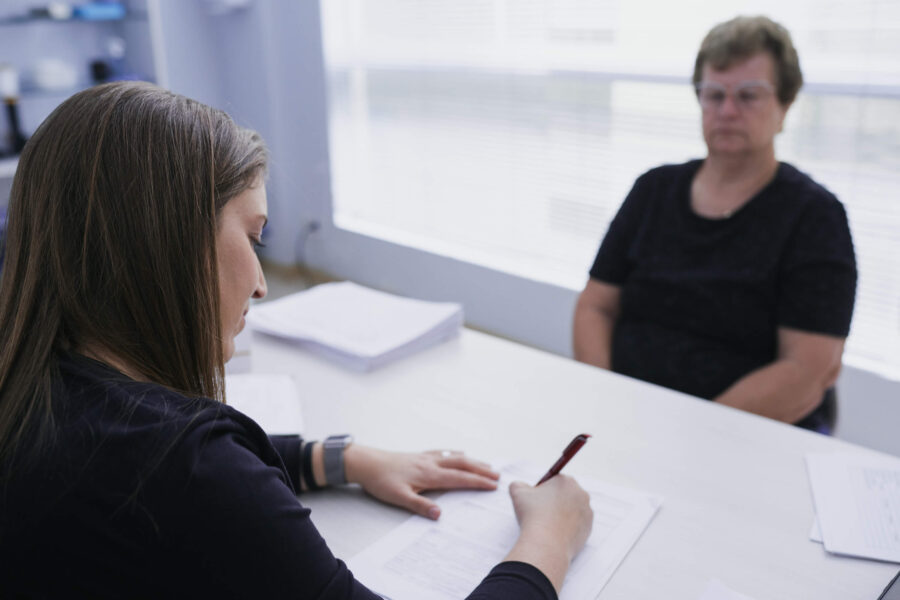 Principais Dados Cadastrais Que Você Deve Ter de seus Pacientes [+ Modelo de Ficha de Cadastro]